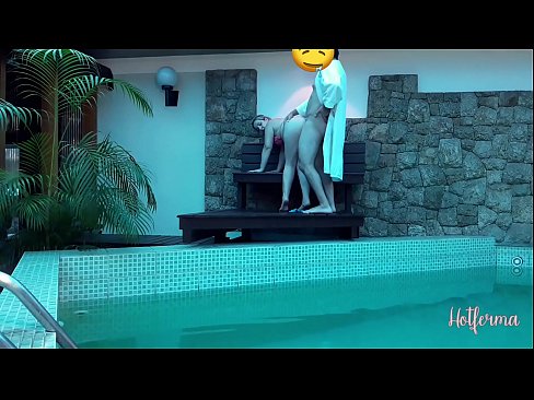 ❤️ Šéf pozve služebnou k bazénu, ale neodolala žhavému ️❌ Porno video u cs.sexafinkarasskaz.ru ❌️